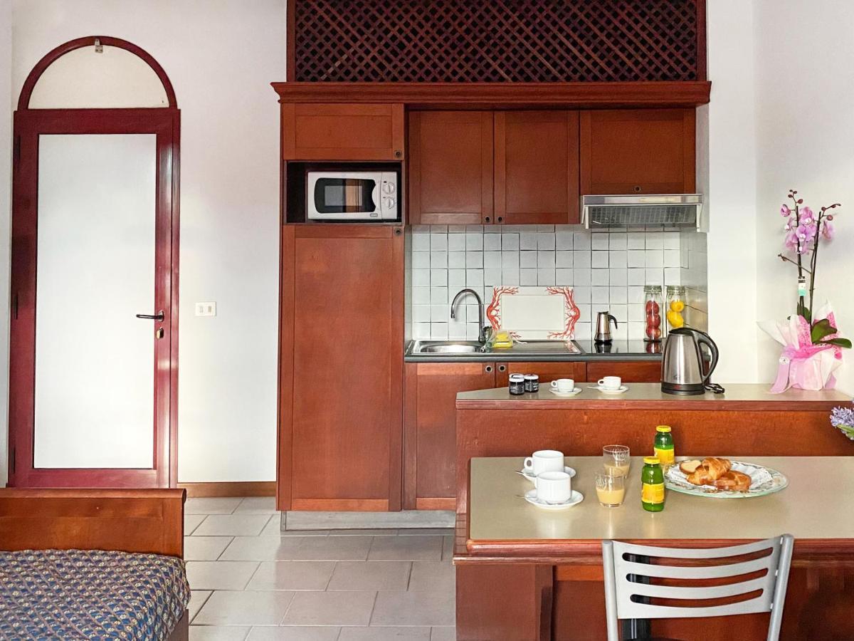 Residenza Dei Cavalleggeri Сан Винченцо Екстериор снимка