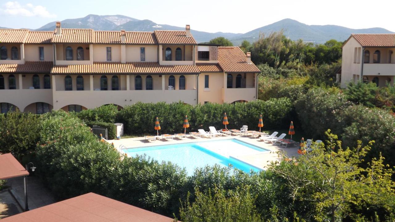 Residenza Dei Cavalleggeri Сан Винченцо Екстериор снимка